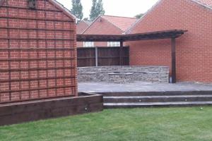 Detached luxury 5 bed house, lanscaped garden, fire pit, parking, can sleep families or workers