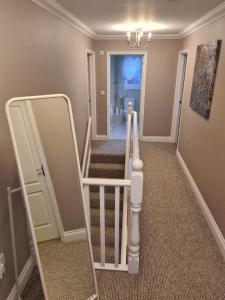 Detached luxury 5 bed house, lanscaped garden, fire pit, parking, can sleep families or workers