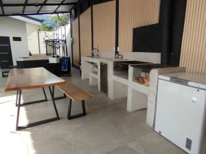 Casa con Piscina y jacuzzi, vista al Volcán Tenorio
