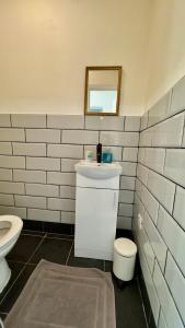 Acton Guest House