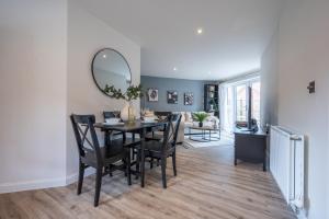 Close to Warwick University - Clover Way by Tŷ SA