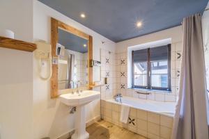 Hotels L'Hostellerie du Chateau : photos des chambres