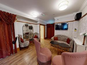 High Tor Hotel