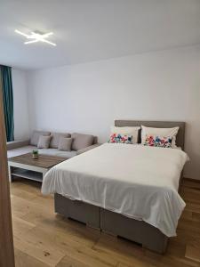 Urban Plaza Astra - Rise Private Apartments & Suites