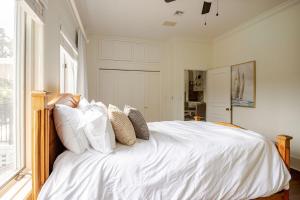 NEW Luxury Country Club Hot tub Gym Pool House Outdoor Kitchen EVENTS