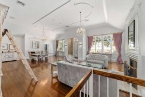 NEW Luxury Country Club Hot tub Gym Pool House Outdoor Kitchen EVENTS