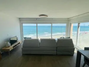 Luxury, beach front, two-bedroom apartment - Sotogrande