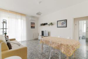 GuestHost - Città Studi Apartment with balcony