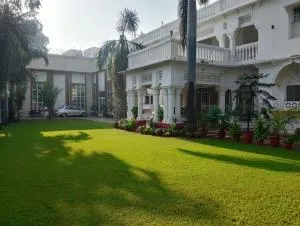 Colonial Heritage Bungalow - Pratāpgarh