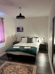 Spacious 2 bed 2 bath APT close to Cardiff Bay WMC City Centre Stadium with Parking