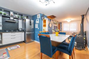 Casa em condomínio com 2 vagas