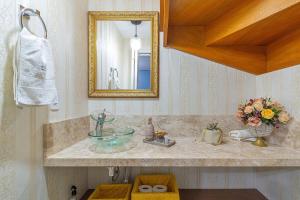 Casa em condomínio com 2 vagas