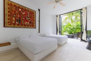 Majestic 4BR Villa with Pool at Mesa de Yeguas