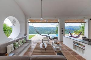 Majestic 4BR Villa with Pool at Mesa de Yeguas