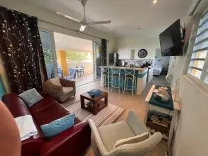 Nos cu Nos, ruim appartement 65 m2 met zwembad,inclusief water en electriciteit - Sint Michiel