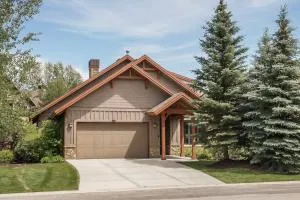 Great House Value 6 bdr 4 bath Book Winter Now - Eden