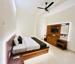 PUSHKAR EATS RESTAURANT and ROOMS