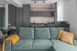 Chic Grey Escape - Central, Free Parking, Self Check-In