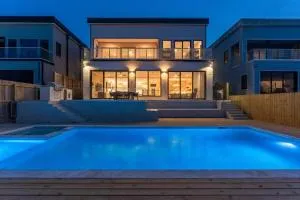 NEW Luxury Waterfront Home, With Pool, Sleeps 20 - 伊莎贝尔港