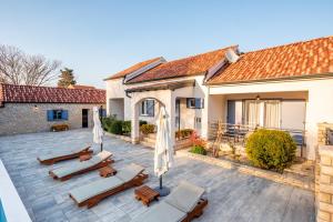 Villa Niko with heated pool