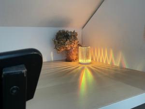 Sejours chez l'habitant Chambre XL, bureau & salle de bain privative - Centre ville de CREIL : photos des chambres