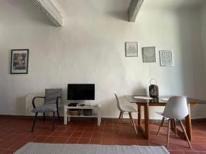 Studio avec balcon sur cour