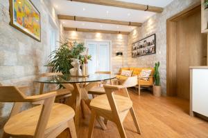 42° North Apartments