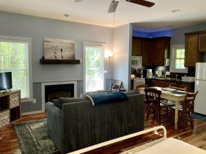 Secluded Woodland Cabin Rental with Hot Tub in Yadkin Valley Wine Region