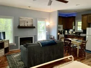 Secluded Woodland Cabin Rental with Hot Tub in Yadkin Valley Wine Region - Dobson