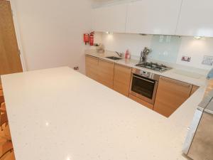 9 Headland Point