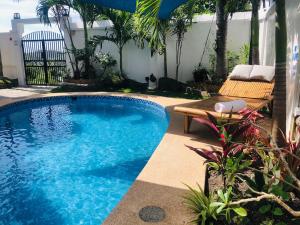 Studio apartment with pool and ocean views