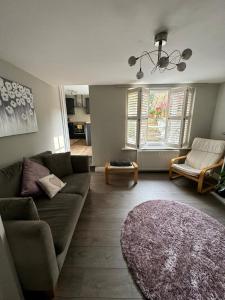 Stylish Garden Apartment in Central Cheltenham