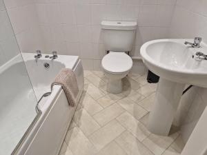 Old Coach House Apartment with Garage