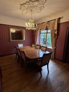 Luxury 5 Bedroom Property in West End