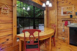 All Aboard - Log Cabin, Game Room, Hot Tub, Lake View, Private Dock - Blue Ridge, GA