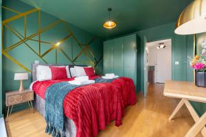 Dapper Suite in bustling Holloway, Islington by Gold Stays