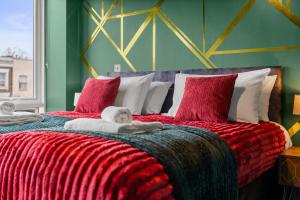 Dapper Suite in bustling Holloway, Islington by Gold Stays