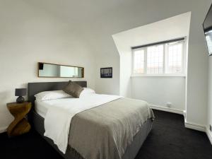 One-Bedroom flat in Cheam Village