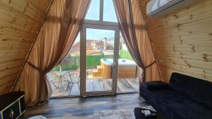 Alexs House Shirokë