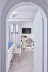 La Maltese Oia Luxury Suites Santorini Greece