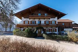 Ferienwohnungen Chiemgau - 基姆高地区阿绍