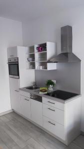 Altstadt-Idylle mit Balkon und Parkplatz