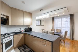 Beautiful three bedrooms apartment with free parking close to the Danube Coast