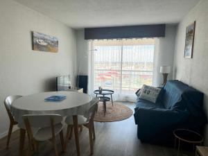 Résidence Pieds Dans L Eau - T2 tout confort avec vue bassin – 4 personnes MAE-0204