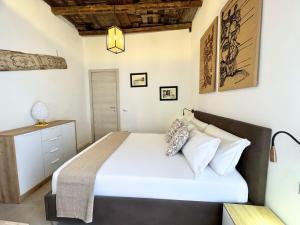 Helena Apartments - Secondo Canto