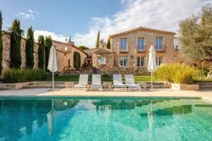 Casa de Piedra ubicada en el exclusivo wine village de Viladellops, te ofrece una experiencia única, donde el lujo y la tradición se fusionan en un entorno natural privilegiado - 维拉弗兰卡宾纳戴斯