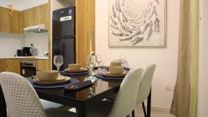 Stylish 2BR Apartment - Chic Urban Retreat