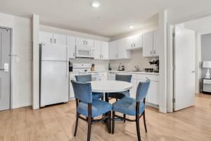 Simplicity At the Rim 1221 I Comfy 2 Bed 2 Bath