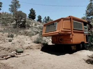 Colourful Vintage Camper for California Glamping Stays in Palmdale - Lake Hughes