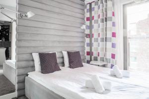 Lily Apart - Waterlane Pool & Gym Apartment